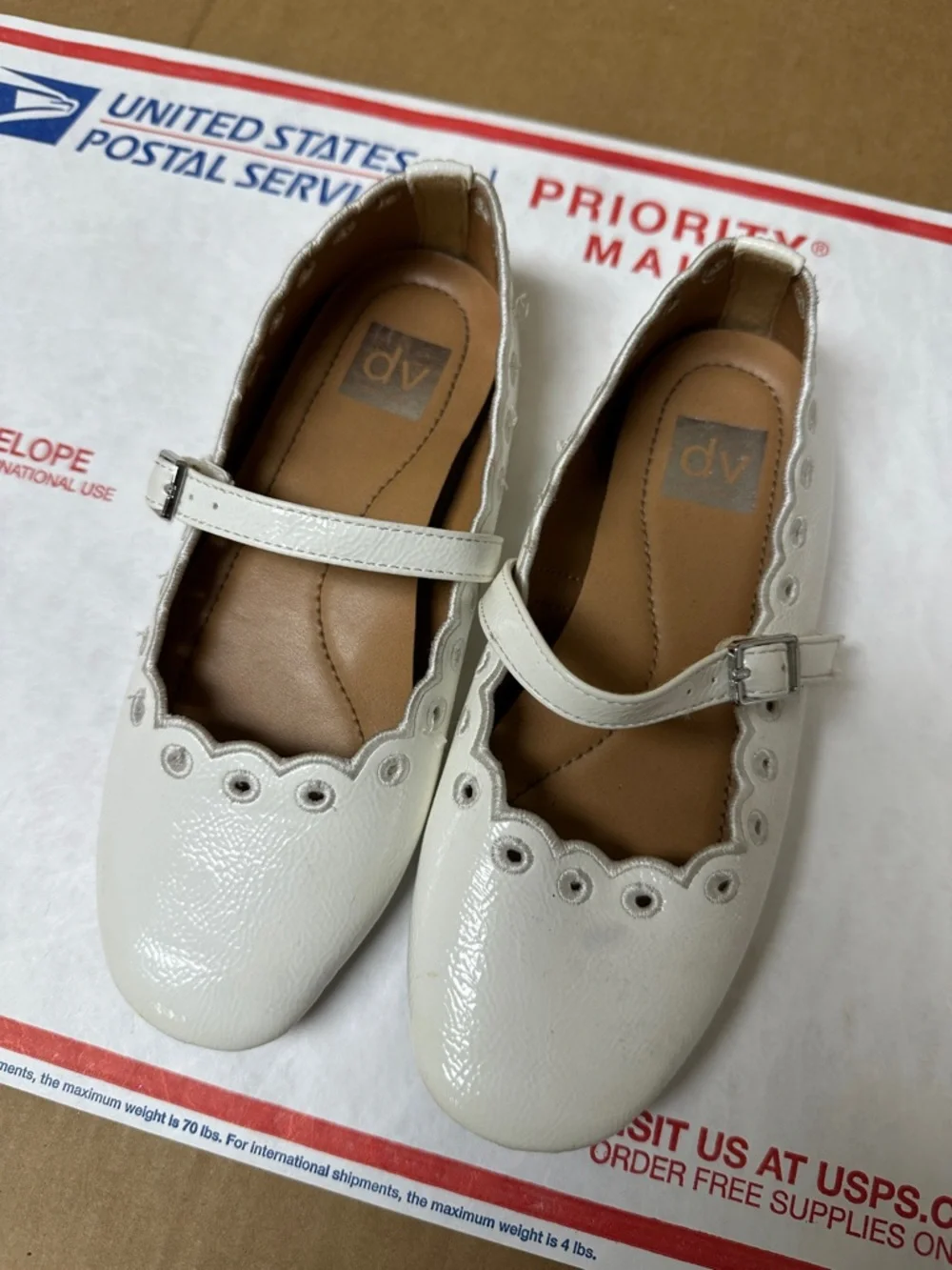 ##113, Young girl size 13, DV by Dolce Vita Flats with Scalloped Edge, Velcro
